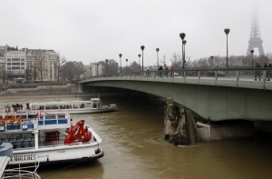 Набережные Парижа уходят под воду