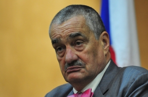 Глава МИД заснул во время речи лидера Чехии (ВИДЕО)