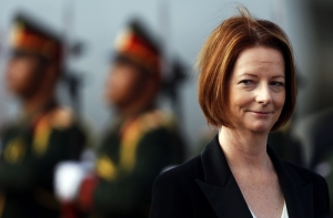 В премьера Австралии бросили бутерброд