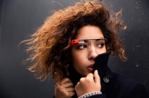 Снимать на Google Glass можно будет подмигиванием