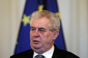 Глава Чехии пришёл на официальное мероприятие в Праге пьяным (ВИДЕО)