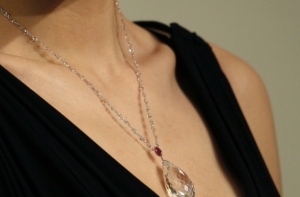 Один из крупнейших в мире бриллиантов установил рекорд на Christie’s