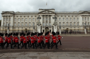 Британское посольство извинилось перед безруким художником
