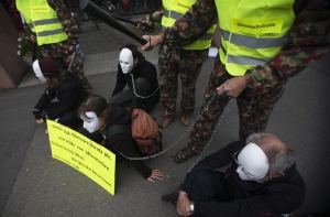 В Швейцарии мирный парад завершился массовыми беспорядками