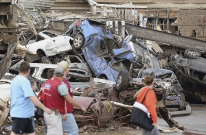 Более 50 человек стали жертвами торнадо в Оклахоме (ВИДЕО)