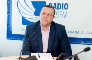 АНОНС: на радио Baltkom - министр внутренних дел Рихард Козловскис.
