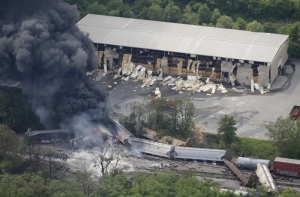 В Америке произошло крушение поезда с химикатами (ВИДЕО)