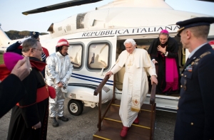 Бенедикт XVI будет жить с четырьмя монашками