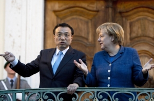 Меркель обещает помочь Китаю в конфликте с ЕС