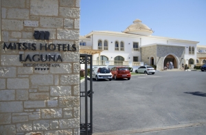 Греческий аниматор пытался зарезать ребенка из России