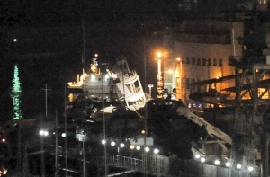 В Генуе судно врезалось в диспетчерскую вышку