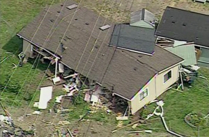 В США водитель бульдозера в гневе разгромил целую улицу (ВИДЕО)