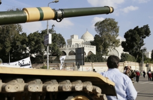 Египетская армия направила танки на Синай