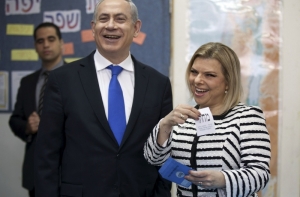 Нетаньяху увеличил траты на себя и жену