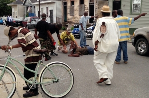 В результате стрельбы на параде в честь Дня матери в США ранены 19 человек