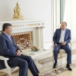 Украинские СМИ сообщили о готовности Януковича отдать газопроводы России