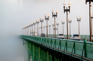 В Турции автобус со школьными учителями упал в озеро