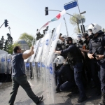 ПЕРВОМАЙ В ТУРЦИИ: полиция разогнала демонстрантов газом и дубинками