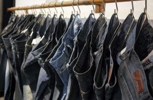 Японцам разрешили ходить на работу в джинсах