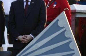 Министр сломал ногу во время танца на столе