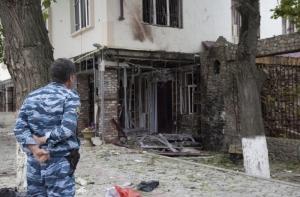 Боевики в Чечне убили одного и ранили 13 сотрудников полиции