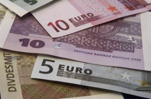 Начался сбор подписей «за лат, против евро»