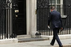 Британский премьер сэкономит на охране двери