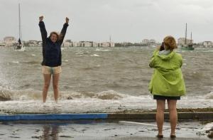 Побережья США достиг первый в сезоне тропический шторм