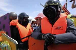 Жители Венеции протестовали против круизных лайнеров (ФОТО)