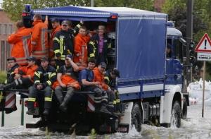 Немцев эвакуируют после прорыва дамбы