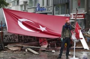 Стамбульская полиция очистила площадь Таксим от протестующих