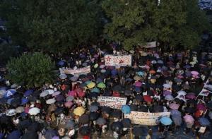 Греки бастуют против закрытия гостелерадио