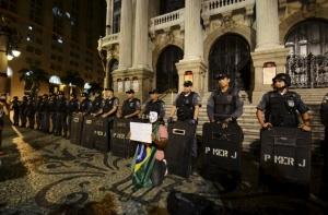 Президент Бразилии предложила демонстрантам новые реформы