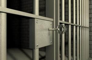 В иркутской тюрьме 350 заключенных нанесли себе порезы