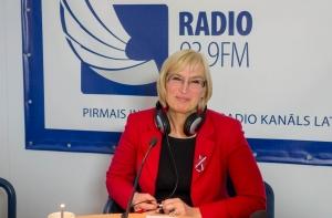 Министр здравоохранения готова платить врачам по 1400 латов