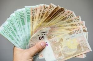 Почти за полгода банки заработали  90,2 млн латов