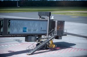 Из-за задымления из администрации Рижского аэропорта эвакуированы люди