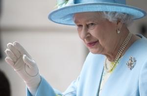 Сотрудники BBC произвели на королеву впечатление «зомби» (ВИДЕО)