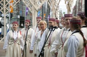 Машину на время Праздника песни лучше не использовать