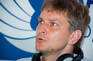 Участники Праздника песни выступают с мобильниками и планшетами (АУДИО)