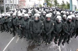 Марш антиглобалистов во Франкфурте-на-Майне обернулся массовыми задержаниями