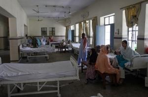 Взрывом у женского вуза в Пакистане убило 11 девушек