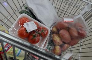 Нерадивым белорусским родителям предложили выдавать зарплату едой