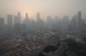 Сингапур накрыло смогом от пожаров в Индонезии