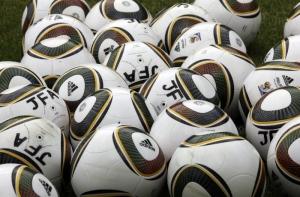 Клуб из Коста-Рики обменял своего игрока на 50 футбольных мячей