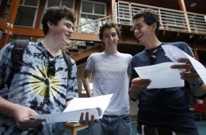 ВЫПУСКНЫЕ ЭКЗАМЕНЫ: эксперты сомневаются в обьективности оценок (АУДИО)