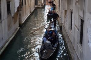Венецианские власти решили проверять гондольеров на алкоголь и наркотики