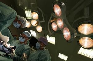 СКАНДАЛ: молдавские хирурги оперировали детей дрелью (ВИДЕО)