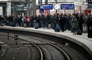 В Германии пассажирский поезд столкнулся с автомобилем