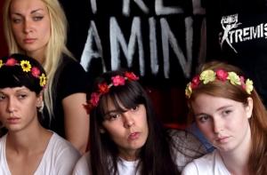 Спилившая крест активистка FEMEN получила убежище во Франции